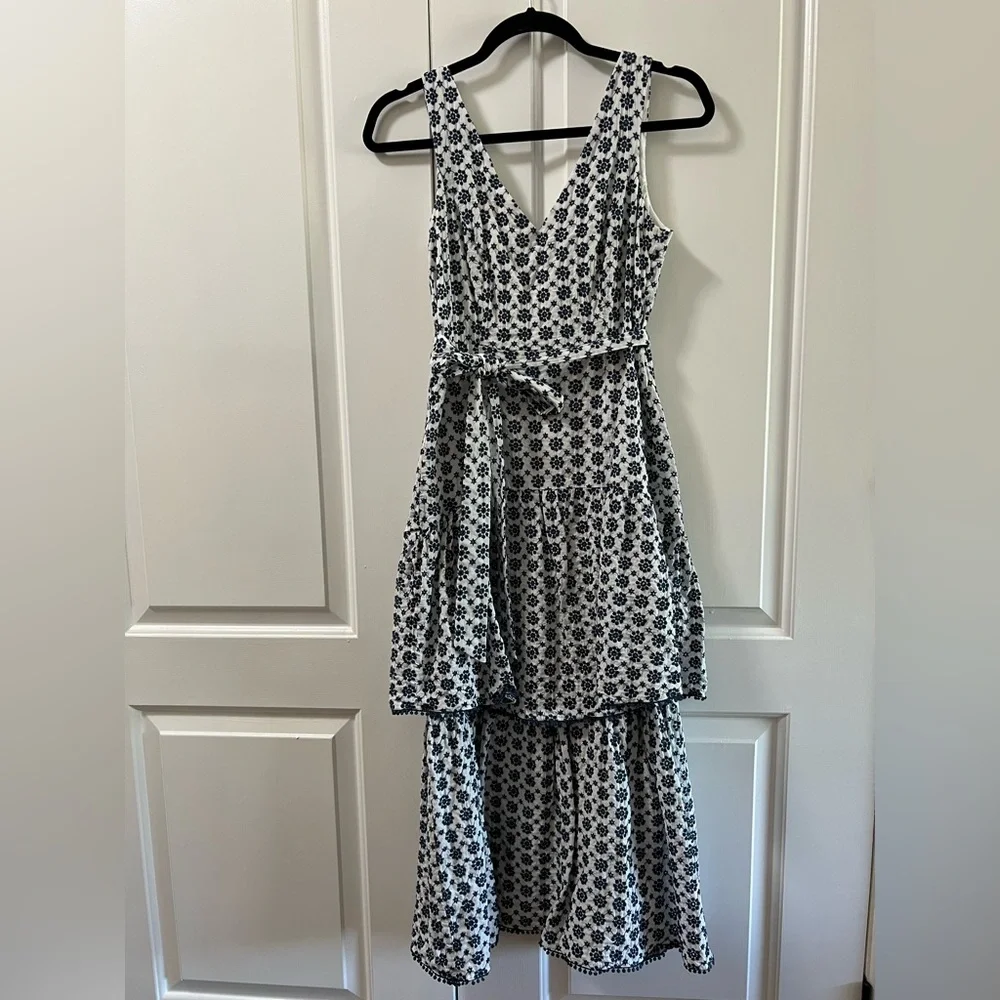 Blue and white floral Taylor midi dress, size 4 - Picture 2 of 5